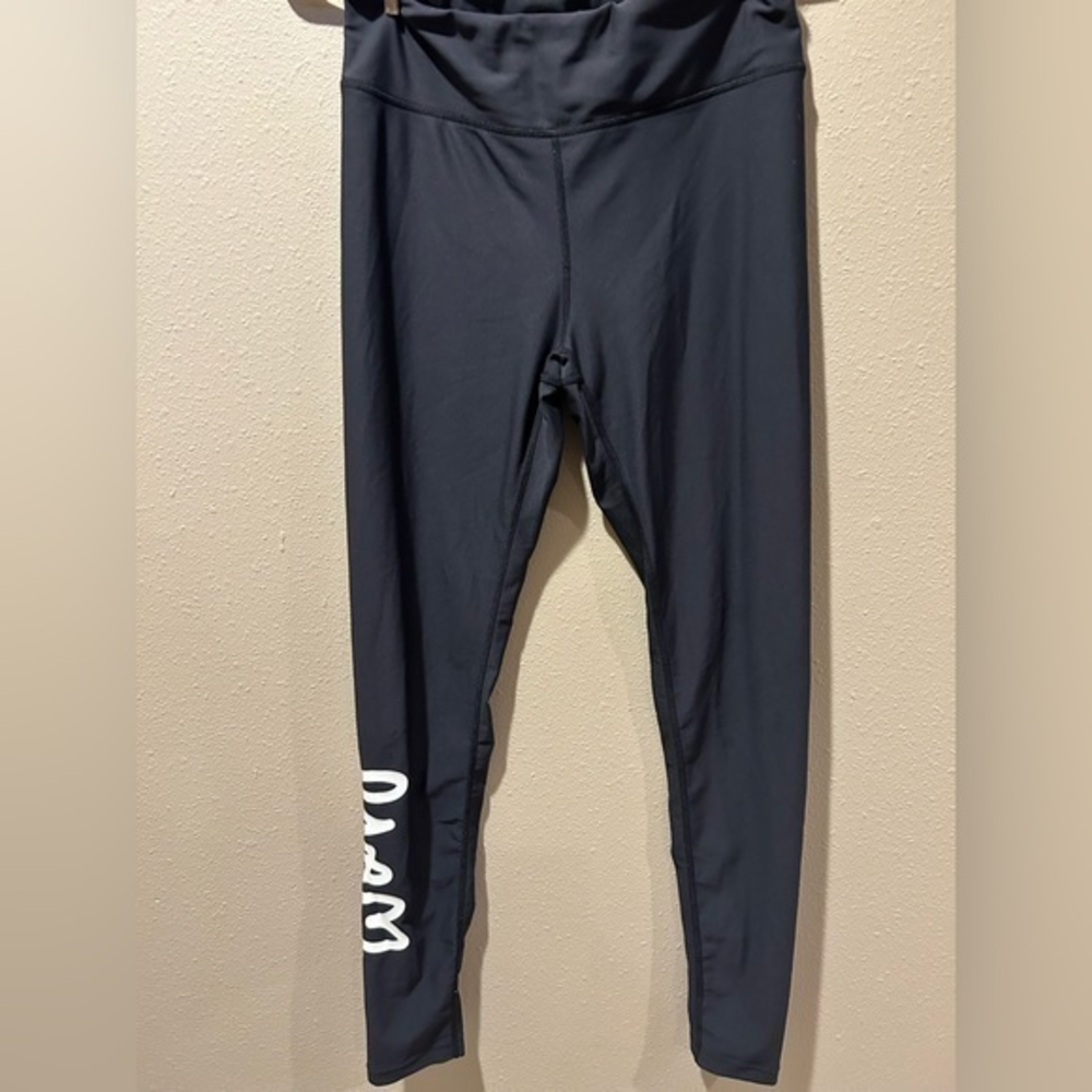 Carbon 38 x Love Me leggings